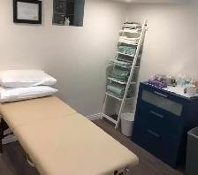 Room for rent in busy Selkirk salon