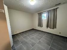Room for rent available （房間出租）