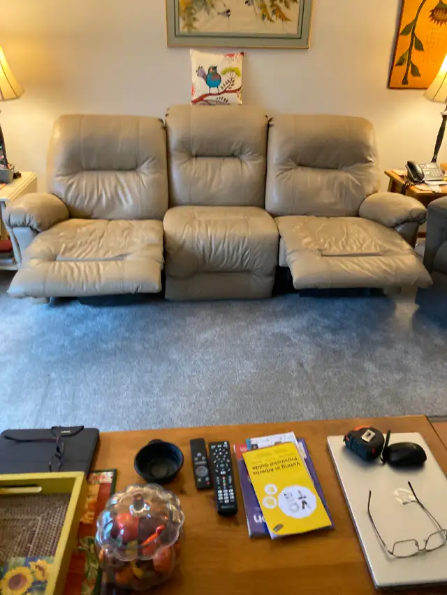 GENUINE LEATHER TAN  RECLINER SOFA