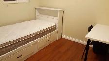 Furnished Room with private bathroom available - Photo 3
