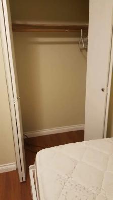 Furnished Room with private bathroom available - Photo 4