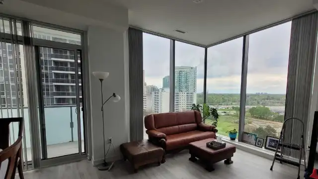 Yonge/Finch bedroom for rent for 1 woman (Nov 1 move in)