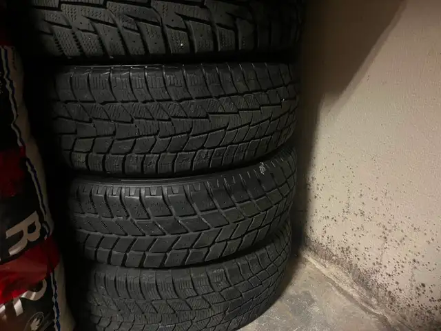 4 pneus homologué hiver 175/65/14 parfait pour Yaris ou eho $100