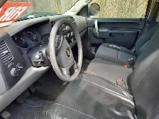 2011 chev full 4door  no body rust - clean worktruck - Photo 2