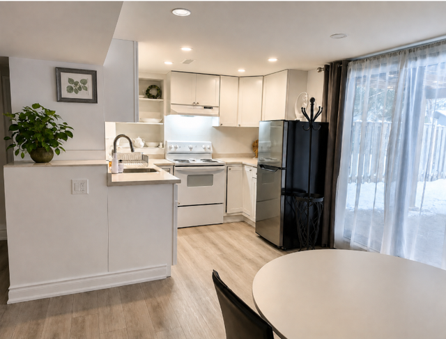 LONG-TERM/SHORT-TERM FURNISHED PRIVATE APARTMENT NORTH YORK