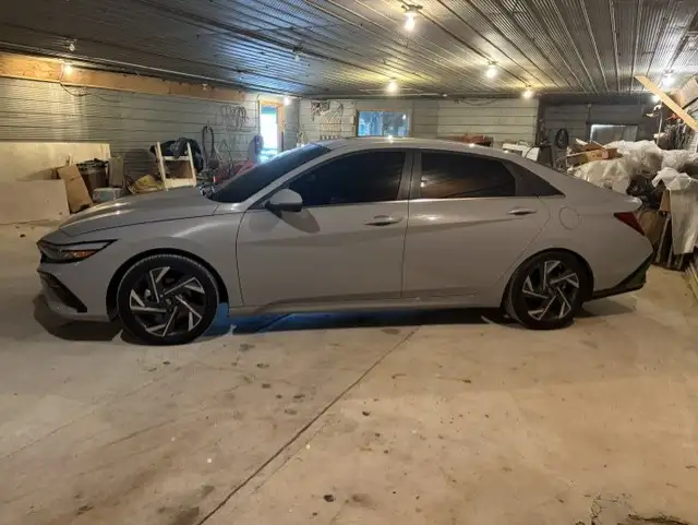 READ THE AD.2024 HYUNDAI ELANTRA HYBRID LUXURY HEV 4DR$30,900.00