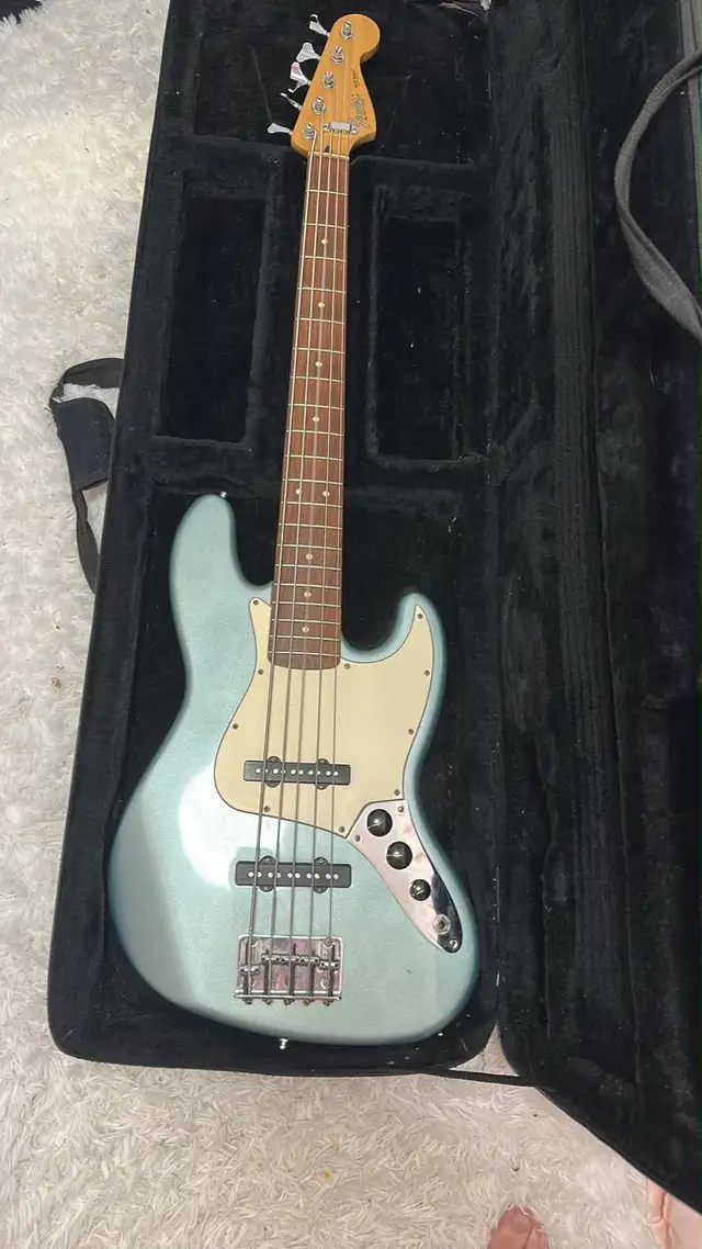 Fender MIM Jazz Bass V (5-String) - Ice Blue Metallic
