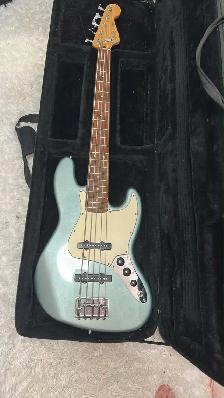 Fender MIM Jazz Bass V (5-String) - Ice Blue Metallic