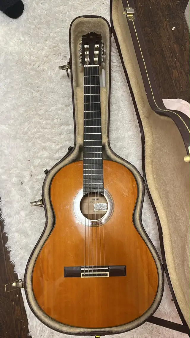 Yamaha CG-120 Vintage Classical Nylon-String Guitar w/ Hard Case