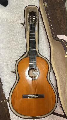 Yamaha CG-120 Vintage Classical Nylon-String Guitar w/ Hard Case