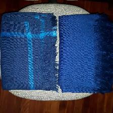 2BELLES COUVERTES NEUVES DOUCES BLEU-MARIN 4'x6'PIEDS $10.00CHAQ