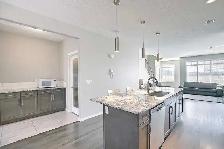 $2,100 |Evanston 3-Bed   Bonus Room |Private Yard |Garage Option - Photo 4