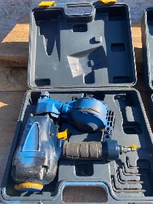 2- pneumatic Roofing Nailers - Photo 2
