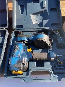 2- pneumatic Roofing Nailers - Photo 3
