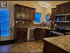 2 Bdrm Main Floor Suite or 2 Bdrm Basement Suite, Near U of L - Photo 3