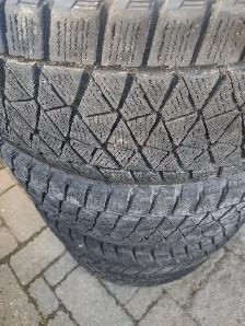 4 pneus hiver Bridgestone Blizzak 245-60R18 excellent état - Photo 2