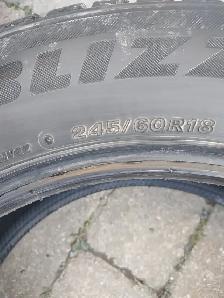 4 pneus hiver Bridgestone Blizzak 245-60R18 excellent état - Photo 4