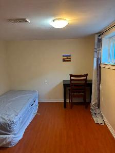Private Basement Room for Rent from November 1 in Scarborough - Photo 2