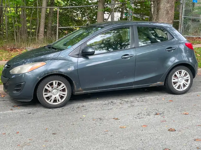 $1300 Mazda 2 2012