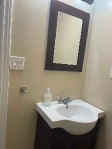 Beautiful 2 bedrooms, 1 bath lower level unit utility included - Photo 10