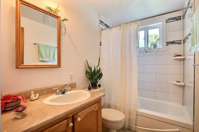 Beau 4½ à louer avec grande cour privée   5 électroménagers