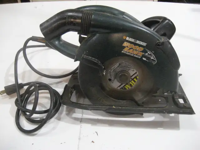 Black & Decker wood hawk circular saw