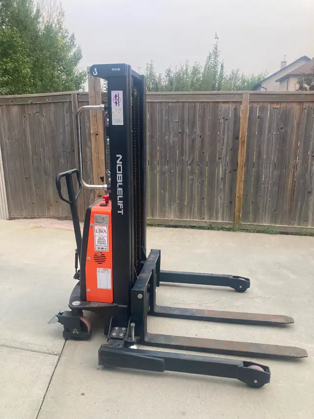 Pallet Jack stacker