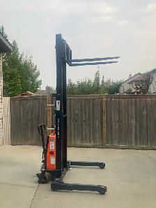 Pallet Jack stacker - Photo 2