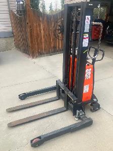 Pallet Jack stacker - Photo 3