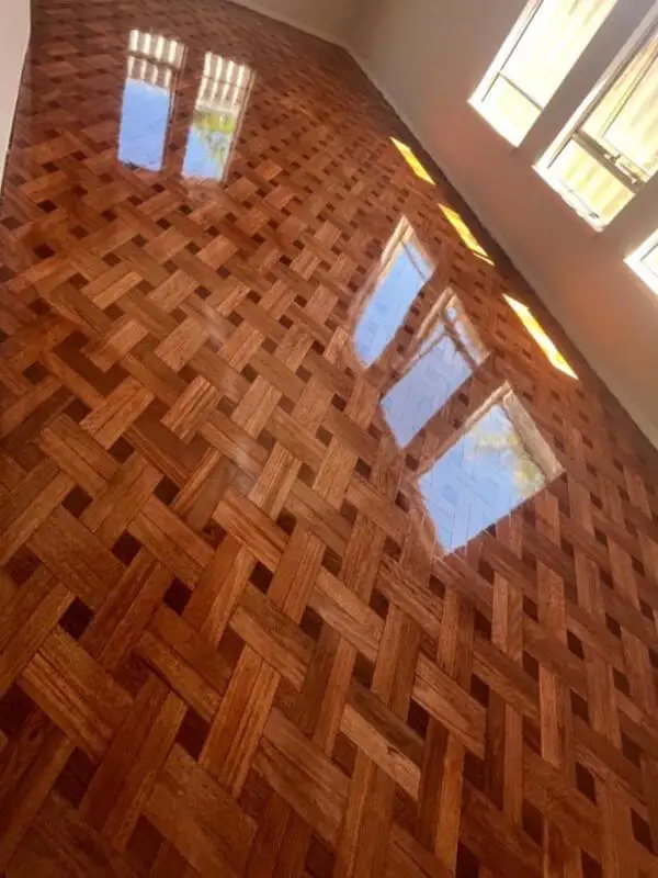 Wood Floor-Parquet Refinishing/Refinition du parquet