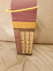 BELLE BOITE CADEAU MAUVE EN BOIS 14'HAUTx5'x5' AUTOUR: $10.00