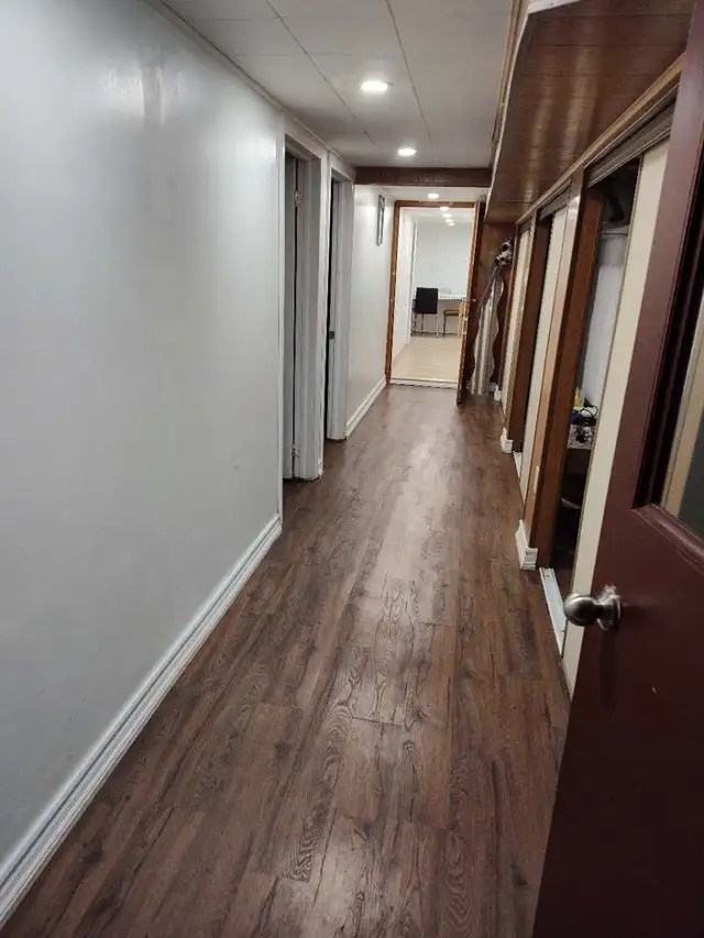 Nice 2  bedrooms basm Apt DT Toronto Bathurst Dundas all include