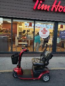 Pride Victory 10 Mobility Scooter - Like New - Photo 2