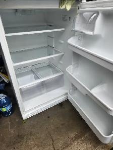 Kenmore Refrigerator - Photo 2