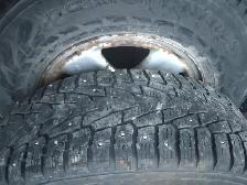 225-75R16x4 pneus hiver Nokian sur jante Toyota Rav4 2015. - Photo 2