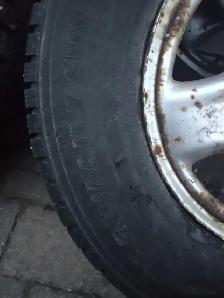225-75R16x4 pneus hiver Nokian sur jante Toyota Rav4 2015. - Photo 4