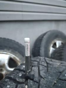 225-75R16x4 pneus hiver Nokian sur jante Toyota Rav4 2015. - Photo 5