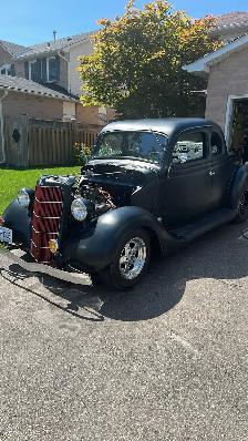 1935 Ford Deluxe Five Window Coupe - Photo 2