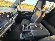 2025 Chevrolet Silverado - Photo 30