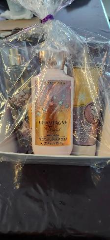 Brand NEW Bath Body Works set of Body lotion, Mist, Body wash! - Photo 2