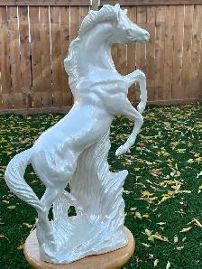 Large horse statue - Photo 2