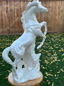 Large horse statue - Photo 3