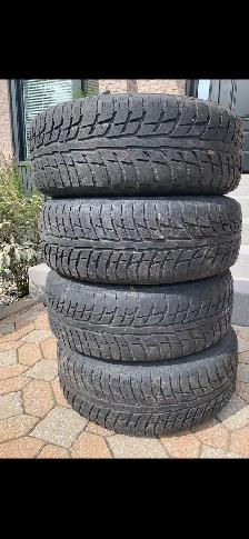 4 pneus d’hiver 245/60/R18