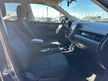 2019 Mitsubishi Outlander ES | Back Cam, Bluetooth - Photo 12