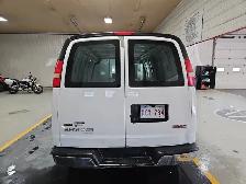 2011 GMC Savana - Photo 4