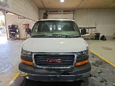 2011 GMC Savana - Photo 8