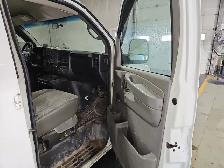 2011 GMC Savana - Photo 12