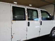 2011 GMC Savana - Photo 36