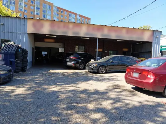 Automotive mechanic hoist for rent $2500