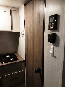 travel trailer - Photo 10